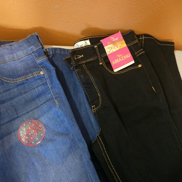 2 Girl Jeans Set - Picture 3 of 5